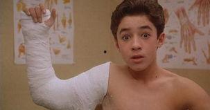 男明星手臂受伤视频,勇敢面对挑战，展现坚韧风采