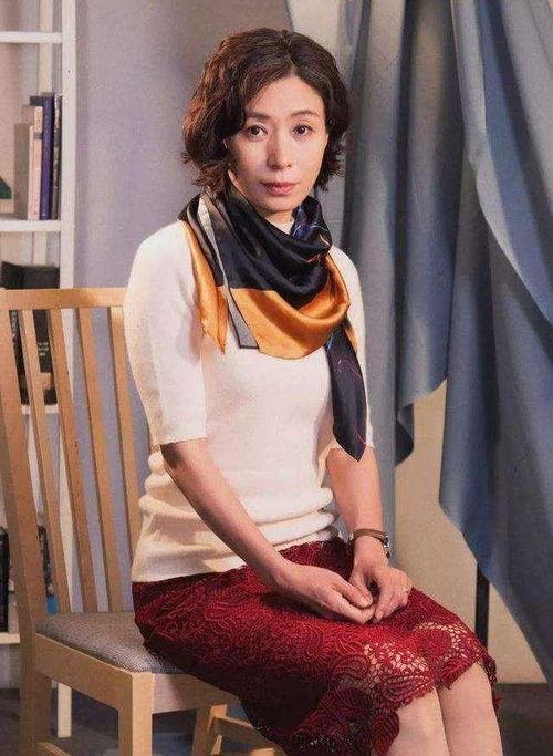 刘丹丝袜,刘丹演绎时尚与魅力的完美融合